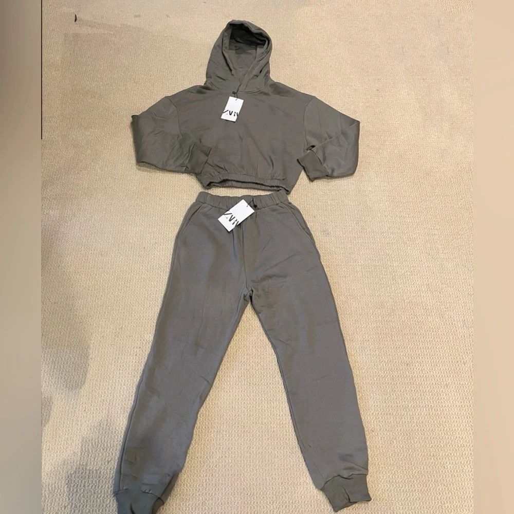 Zara long sleeve sweatsuit set with hoodie Size: XS, S